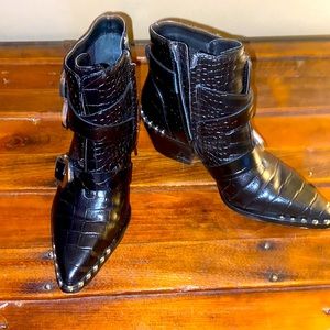 Gianni Bini Black leather ankle  boots sz 5.5 zip